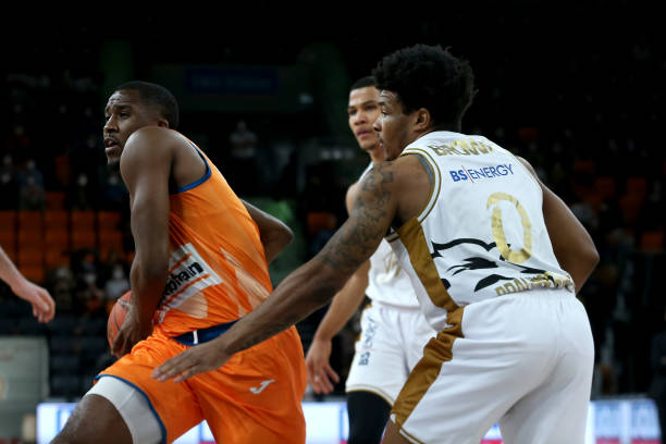 人士对他的 人士对他的